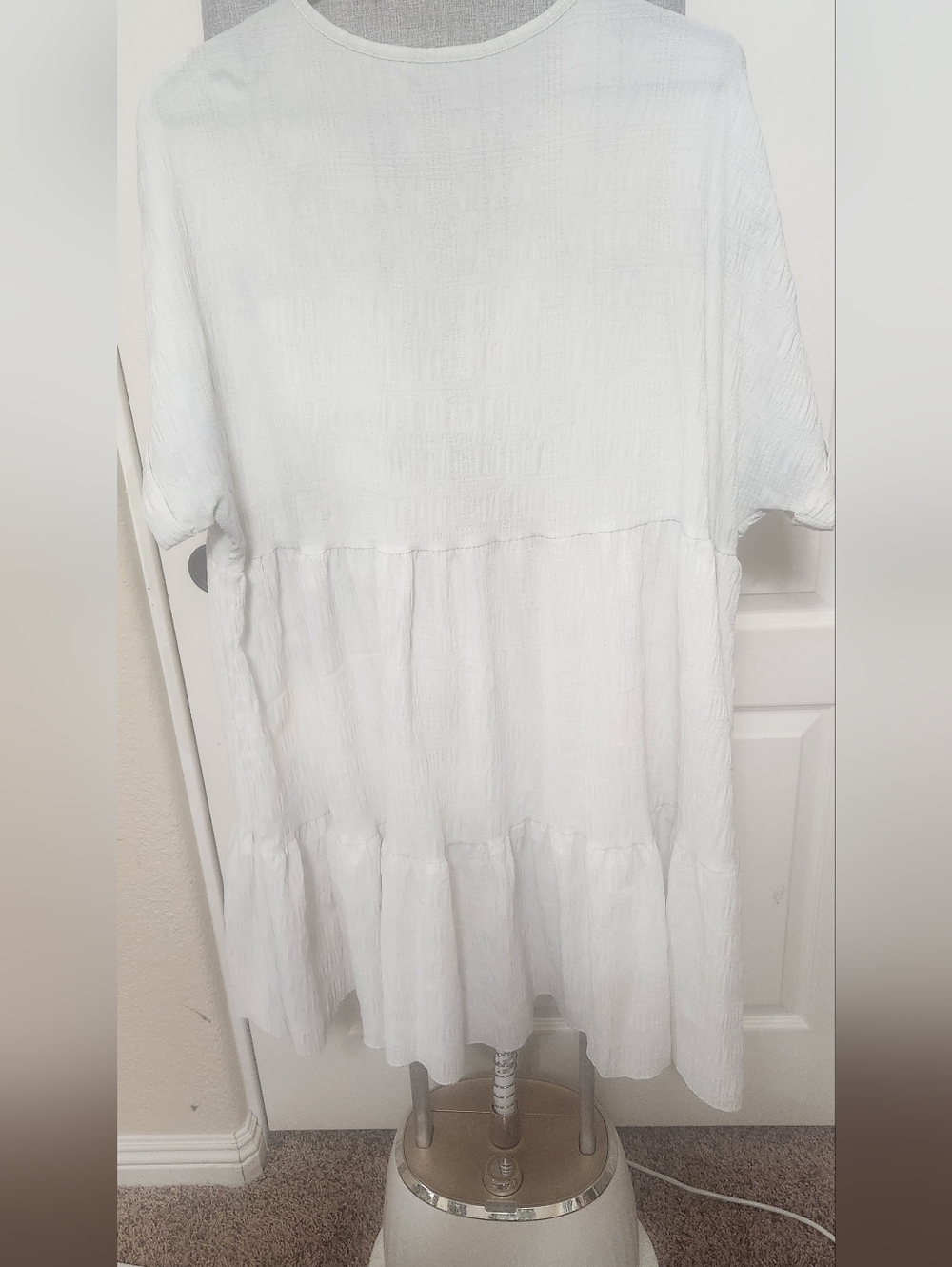 White V-Neck Textured Tiered Mini Dress Size 2x - Picture 2 of 3